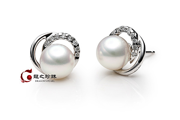 18K白金钻石海水养殖珍珠耳针