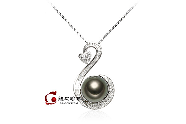 18K白金钻石大溪地黑珍珠吊坠